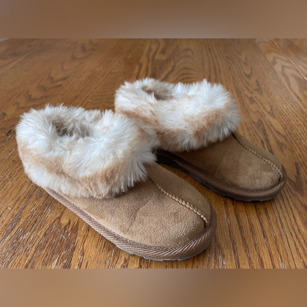 Cozy Tan Faux Fur Slippers